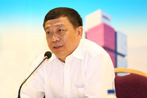 中國施工企業(yè)管理協(xié)會(huì)副秘書長李清旭出席會(huì)議并致辭