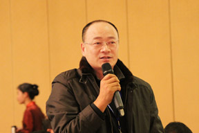 代表現(xiàn)場提問交流