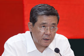 中國(guó)施工企業(yè)管理協(xié)會(huì)李鴻慶副會(huì)長(zhǎng)兼秘書(shū)長(zhǎng)主持大會(huì)