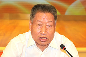中施企協(xié)副會(huì)長劉懷主持會(huì)議