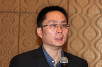 中建裝飾集團(tuán)有限公司高級顧問田可耕主持論壇并做題為《BIM在建筑市場推廣的困惑與思考》的演講