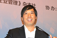 江蘇萬潤軟件科技有限公司總經(jīng)理熊德平做題為《充分準(zhǔn)備、長遠(yuǎn)規(guī)劃、科學(xué)架構(gòu)、果斷踐行》的演講