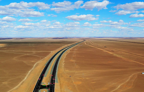 世界上穿越沙漠最長的高速公路正式通車
