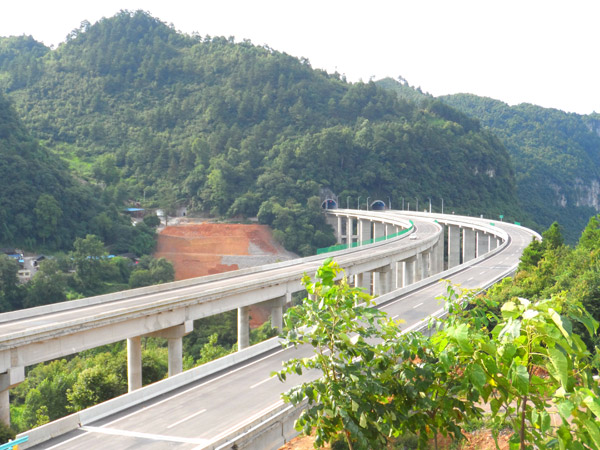 中交第一公路工程局四公司參建的貴州余凱高速通車運(yùn)營