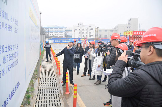 新聞媒體組團(tuán)采訪報(bào)道成都地鐵7號(hào)線崔家店停車場