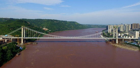 中國(guó)鐵建中鐵建大橋設(shè)計(jì)研究院設(shè)計(jì)的首座公路長(zhǎng)江大橋建成通車(chē)