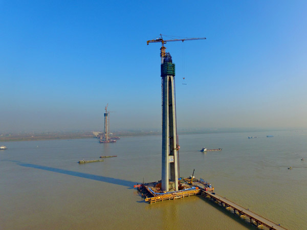 蕪湖長江公路二橋南主塔開始斜拉索錨固體系施工