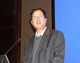 河南省工程建設協(xié)會常務副會長邱秉珂致歡迎詞